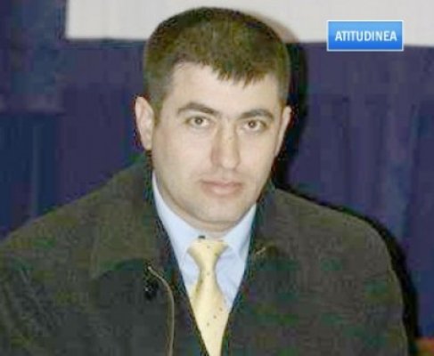 Atitudinea: Primarul Matei se bate cu Tucan până în pânzele albe pentru consilierul Cristian Popescu
